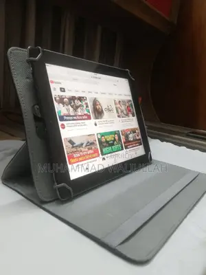 Apple Ipad 2 (16gb) – Smooth condition, comes with free charger and cover