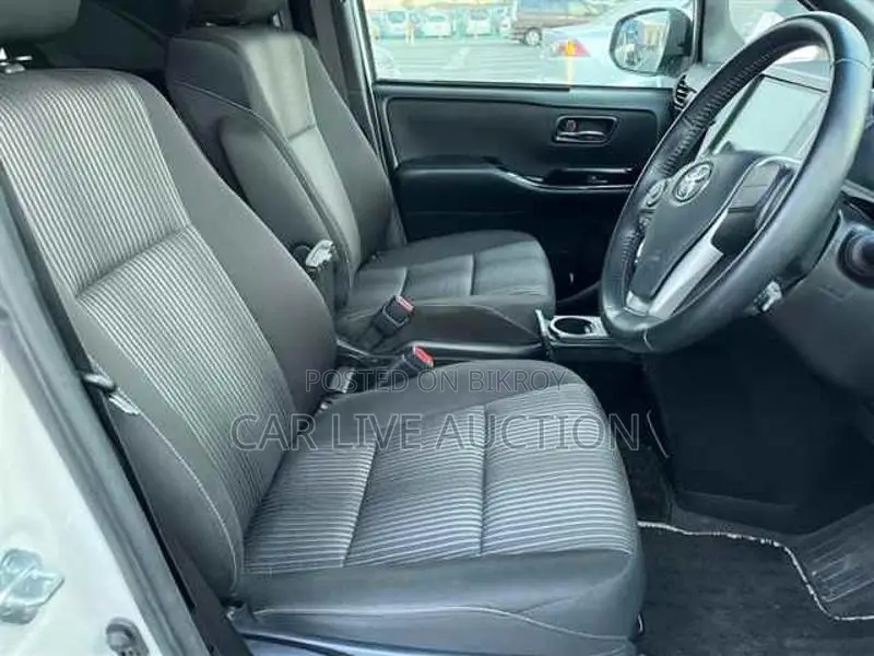 Toyota Voxy Hybrid ZS Kerameki 2020