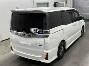Toyota Voxy Hybrid ZS Kerameki 2020