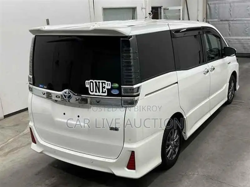 Toyota Voxy Hybrid ZS Kerameki 2020