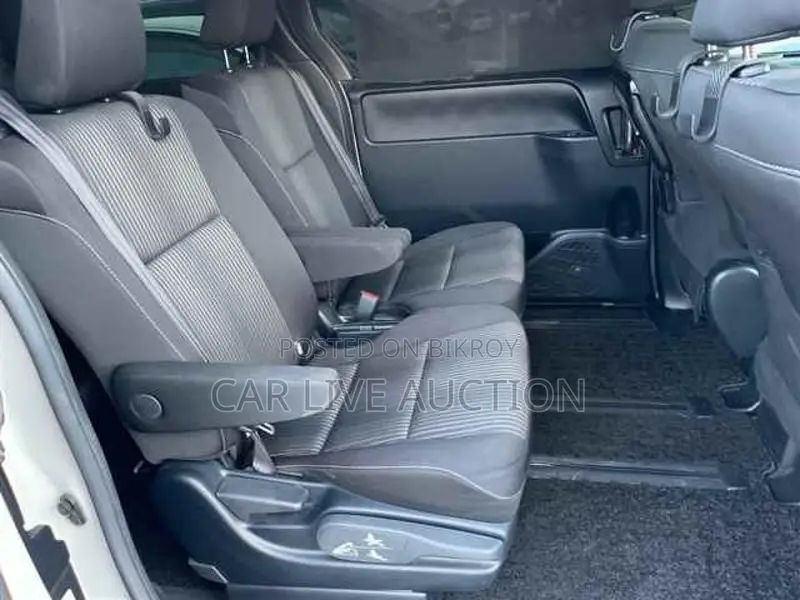 Toyota Voxy Hybrid ZS Kerameki 2020