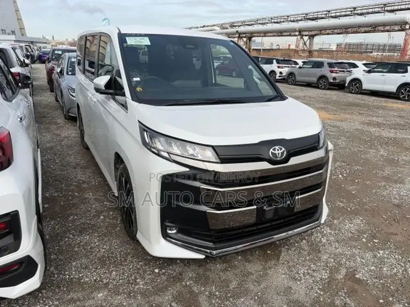 Toyota Noah Hybrid SZ Pearl New 2026