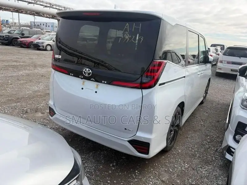 Toyota Noah Hybrid SZ Pearl New 2026