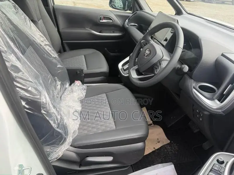 Toyota Noah Hybrid SZ Pearl New 2026