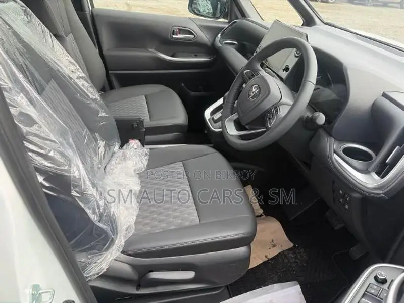 Toyota Noah Hybrid SZ Pearl New 2026