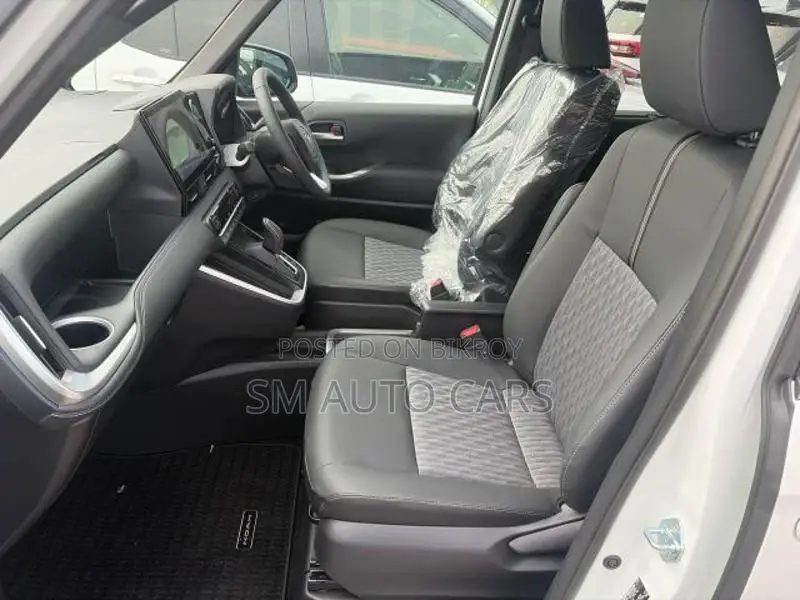 Toyota Noah Hybrid SZ Pearl New 2026