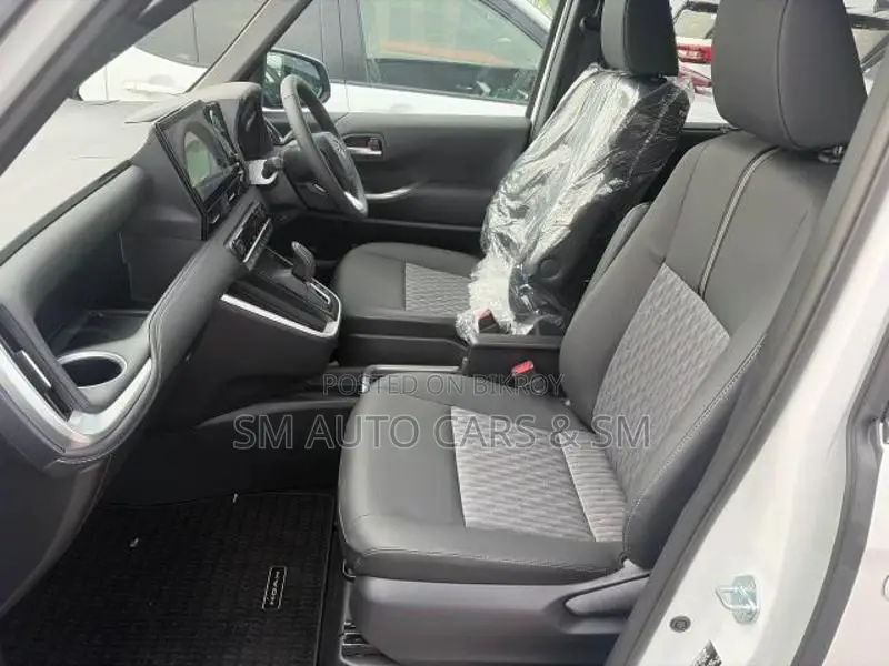 Toyota Noah Hybrid SZ Pearl New 2026