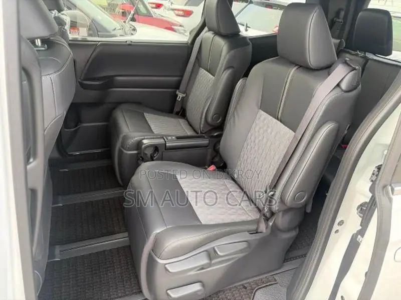Toyota Noah Hybrid SZ Pearl New 2026