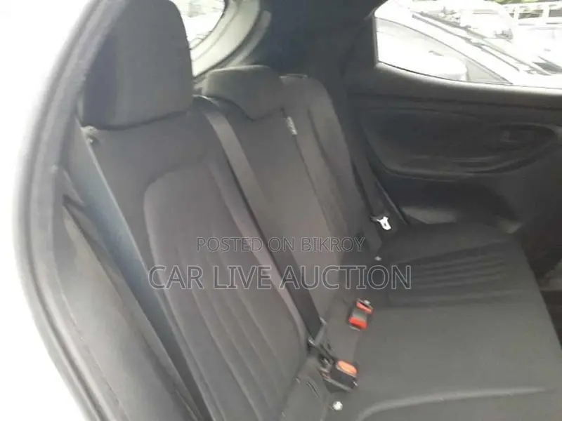 Toyota Yaris Hybrid X 2021