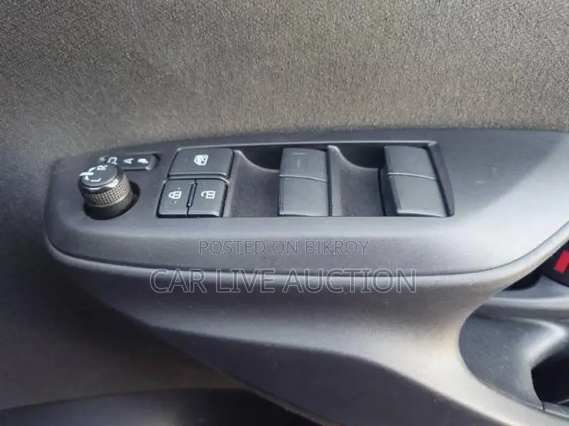 Toyota Yaris Cross Hybrid X Pre-order 2021