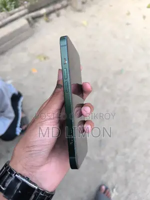 Apple iPhone 13 (Used)