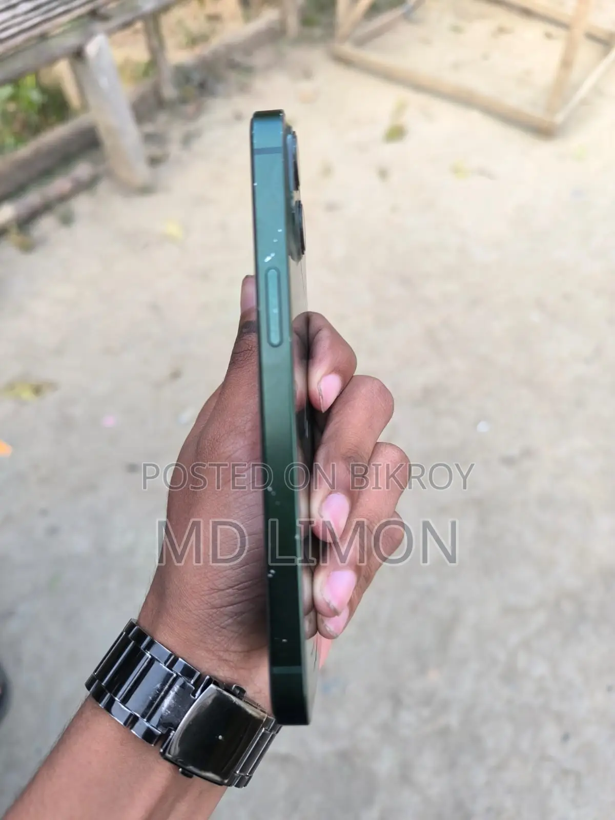 Apple iPhone 13 (Used)