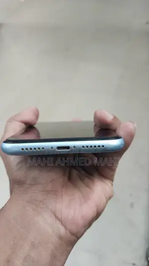 Apple iPhone XR . (Used)