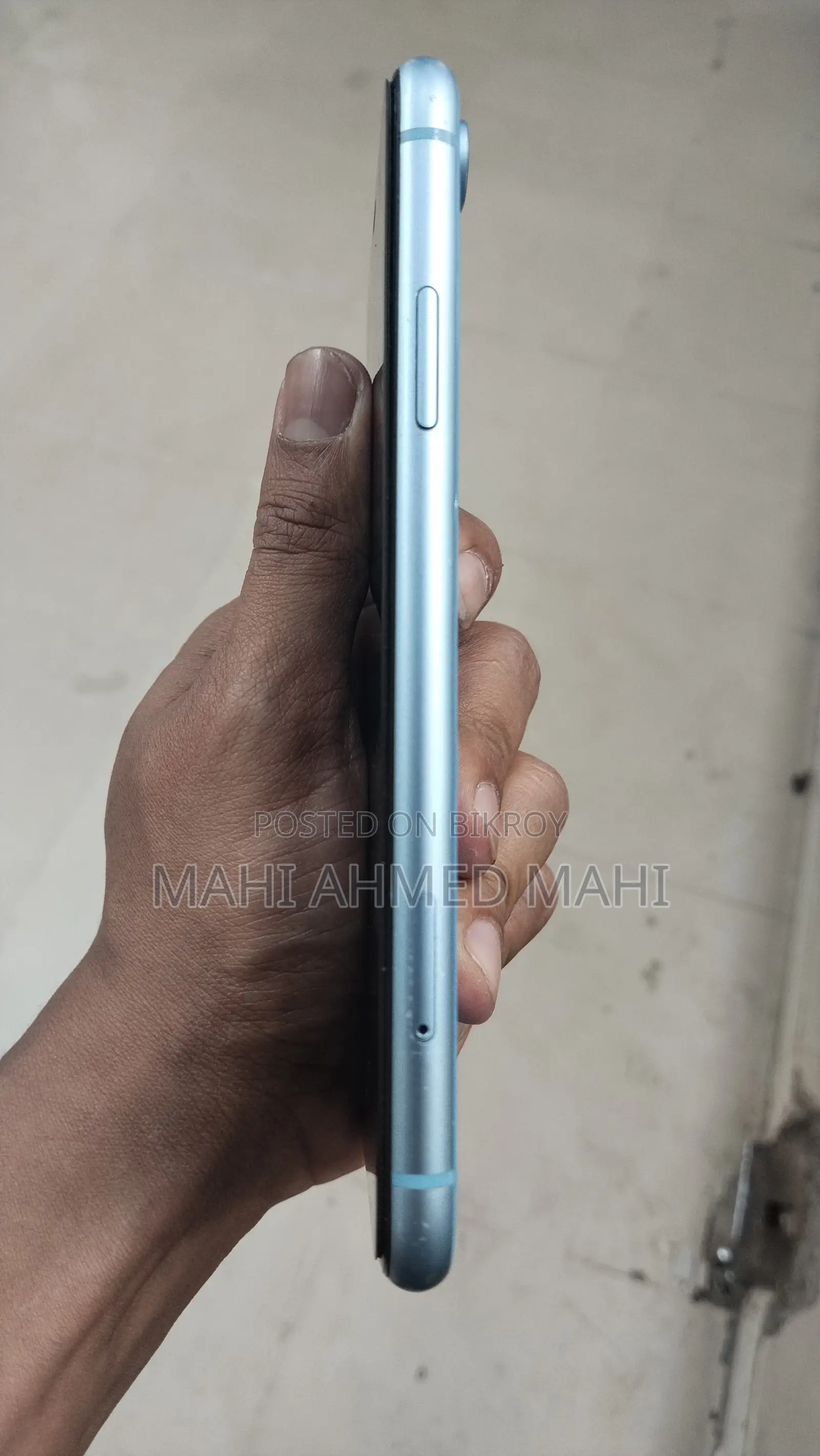 Apple iPhone XR . (Used)
