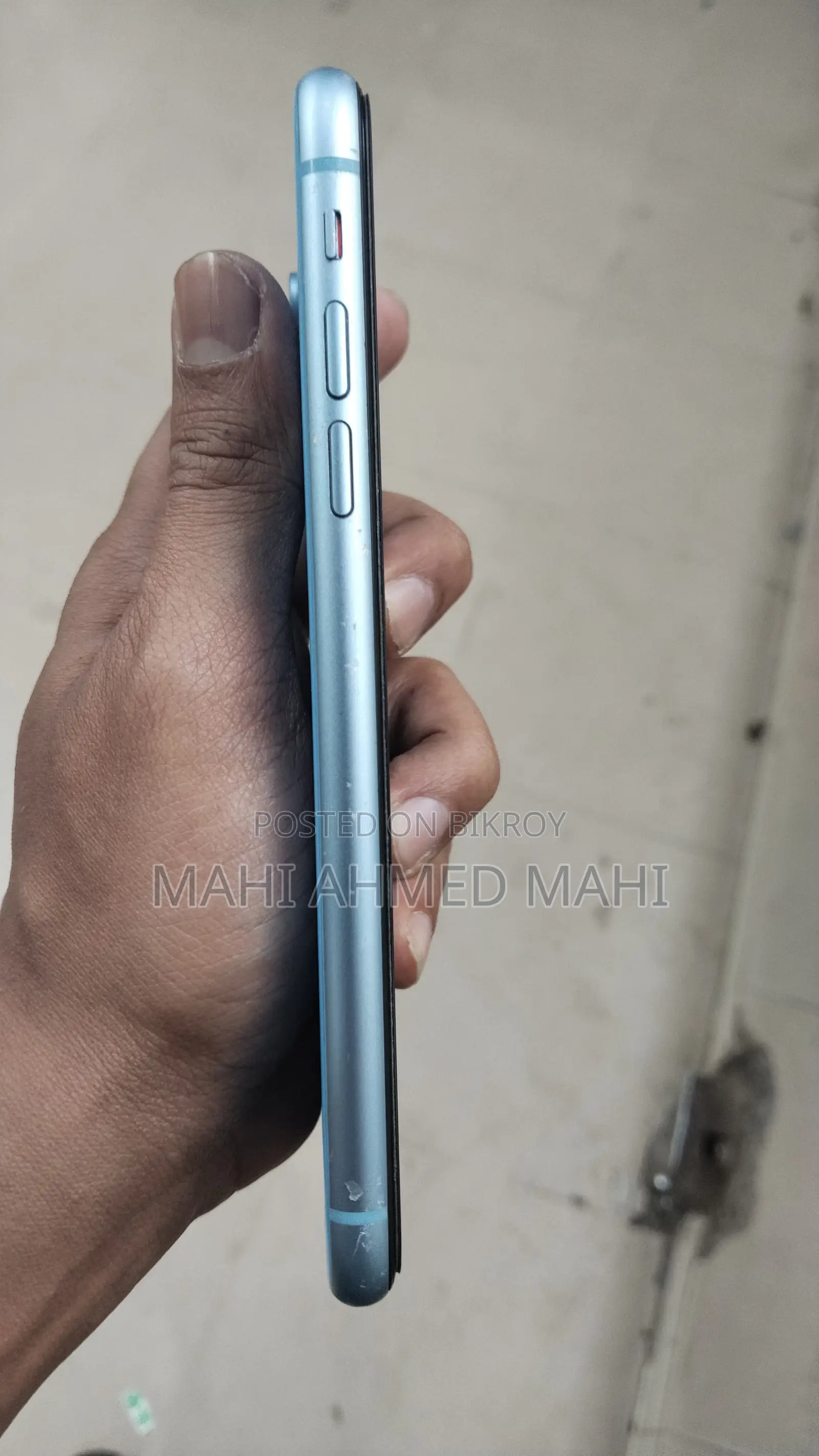 Apple iPhone XR . (Used)
