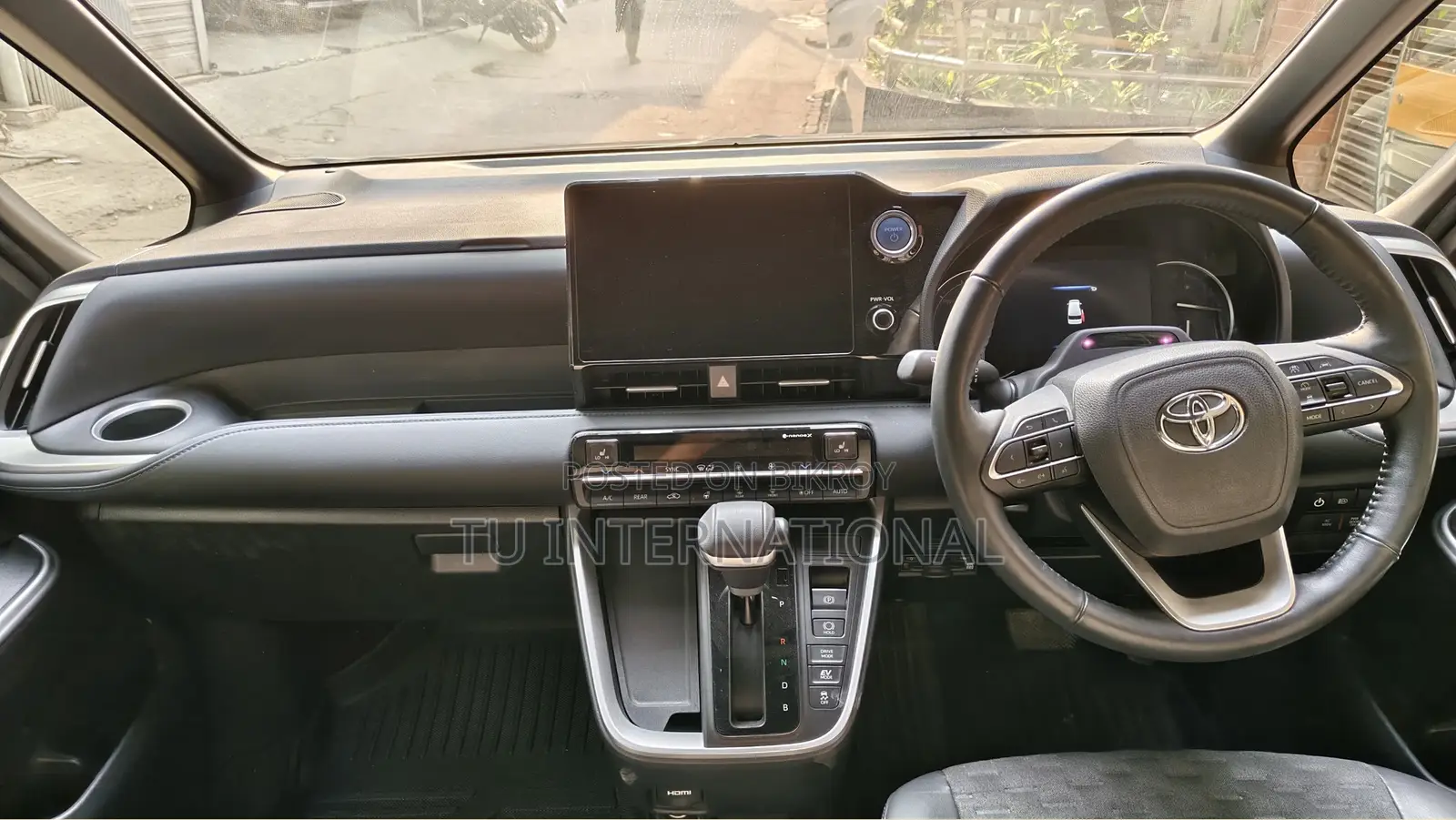 Toyota Voxy SZ PACKAGE HYBRID. 2023
