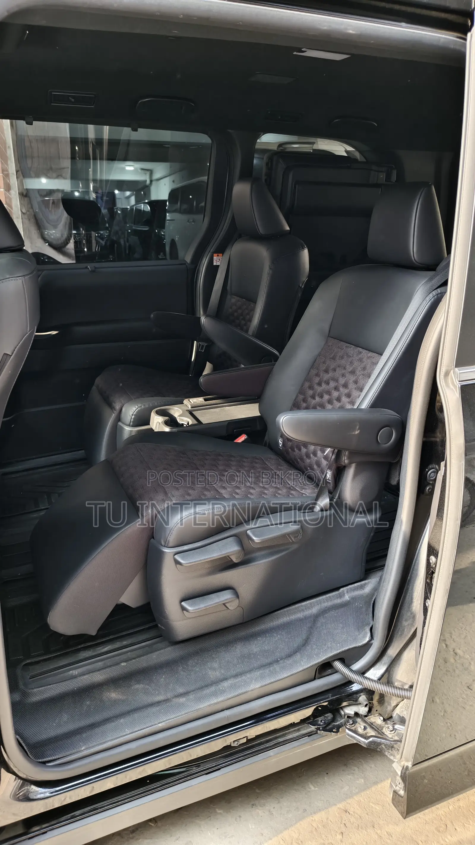 Toyota Voxy SZ PACKAGE HYBRID. 2023