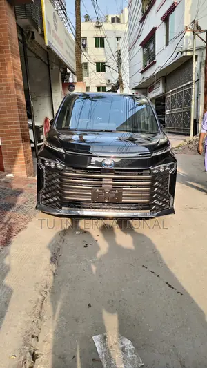 Toyota Voxy SZ PACKAGE HYBRID. 2023