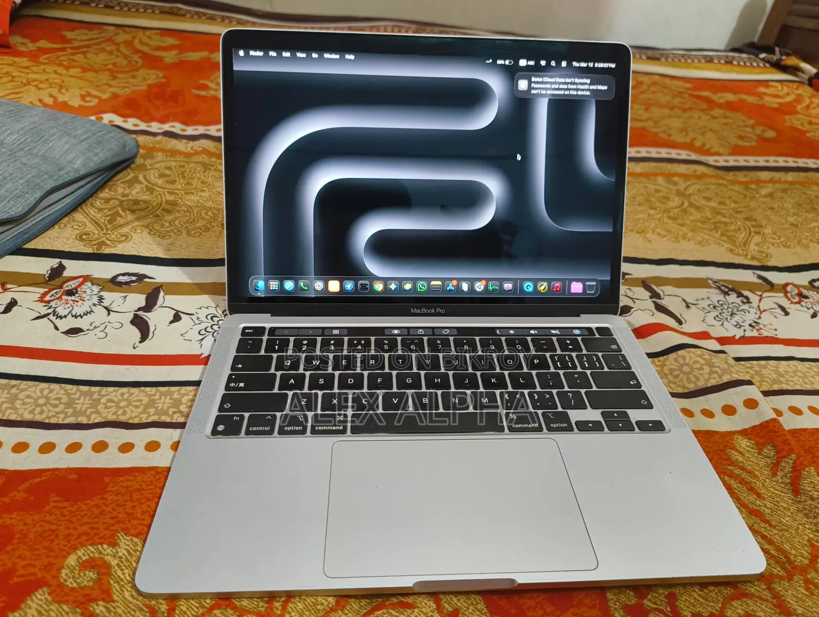 ম্যাকবুক প্রো এম১ সেল