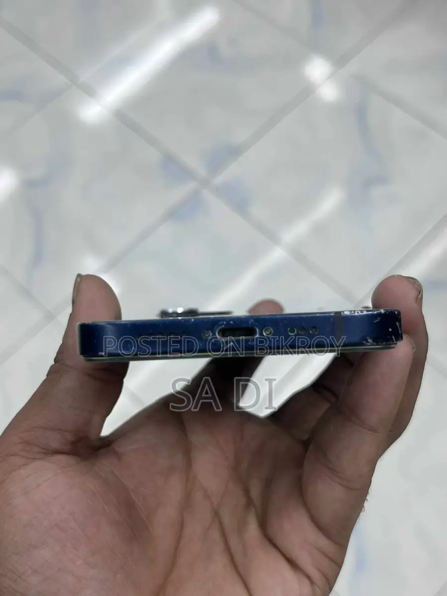 Apple iPhone 12 (Used)
