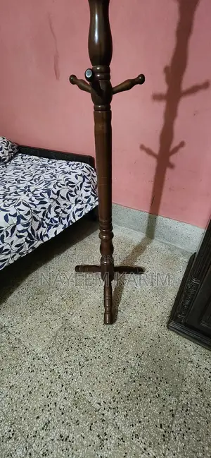 হ্যাঙ্গার স্ট্যান্ড