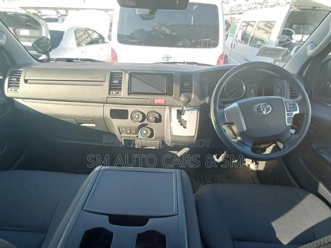 Toyota Hiace GL Black Dual AC 2021