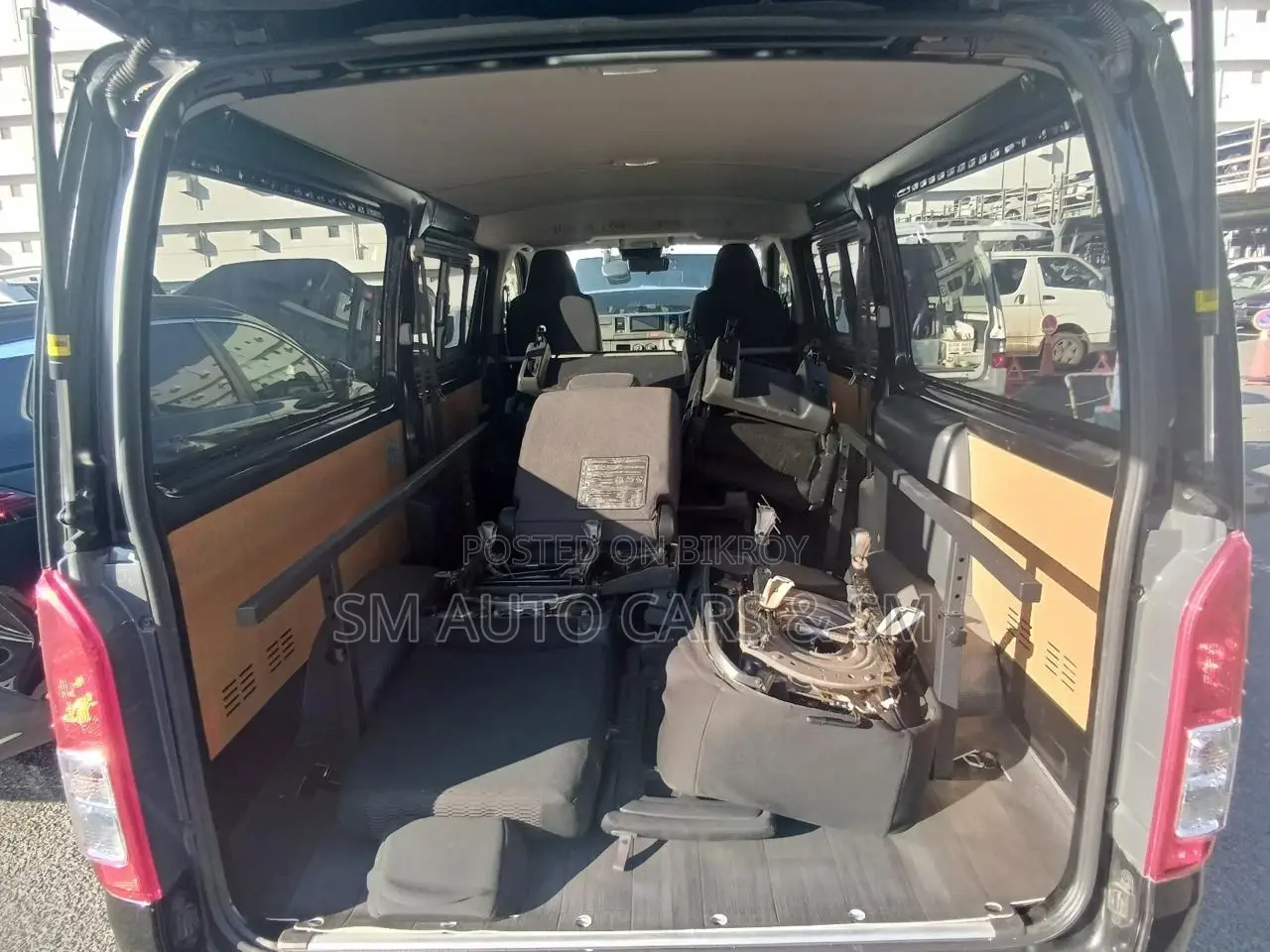 Toyota Hiace GL Black Dual AC 2021