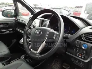 Toyota Esquire Hybrid GI Premium 2021