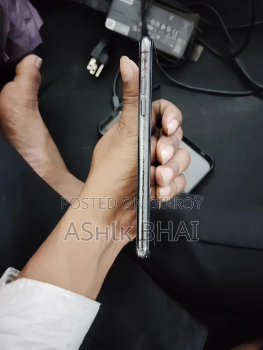 Apple iPhone X (Used)