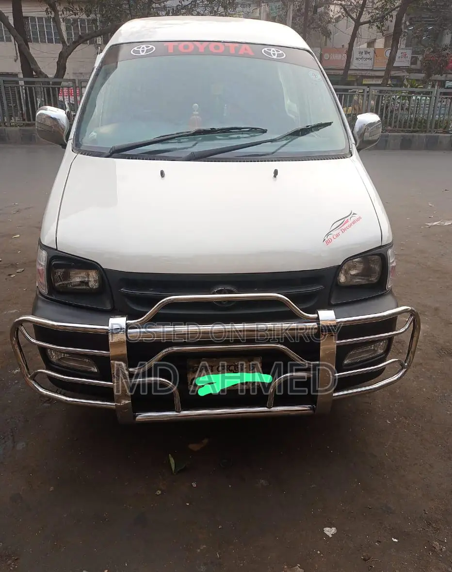 Toyota Noah 2001
