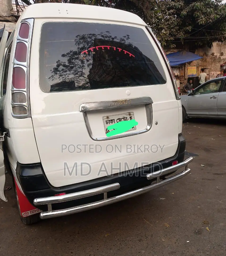 Toyota Noah 2001