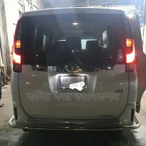 টয়োটা নোয়া হাইব্রিড ২০১৪