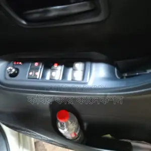 Toyota Noah hybrid 2014