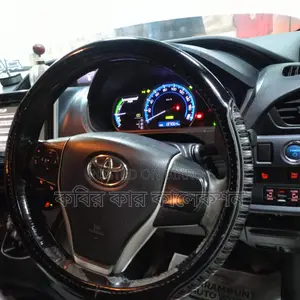 Toyota Noah hybrid 2014