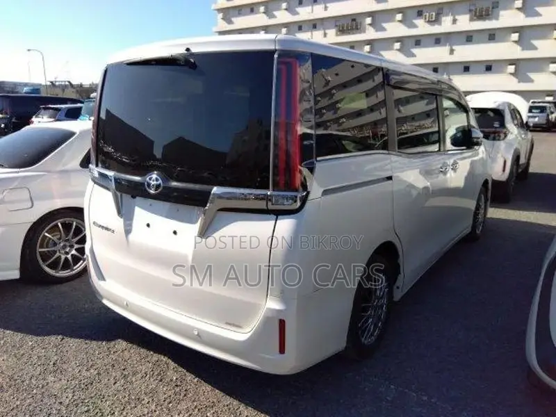 Toyota Esquire Petrol Gi Pearl 2021