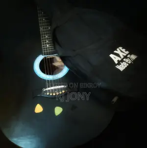 কেশব দে ব্রান্ডের গিটার!