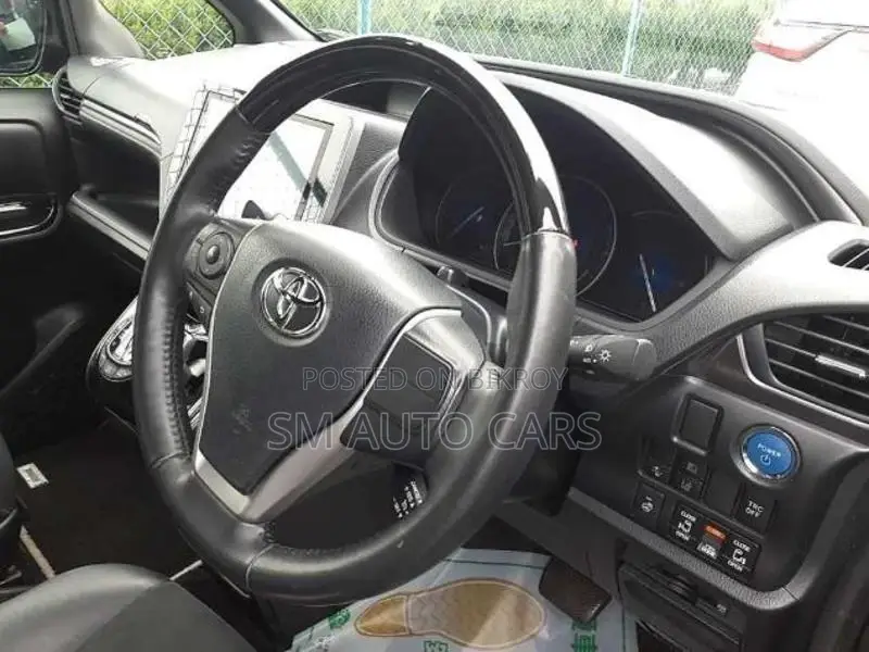 Toyota Esquire Hybrid Gi Premium 2021
