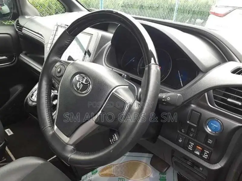 Toyota Esquire Hybrid Gi Premium 2021