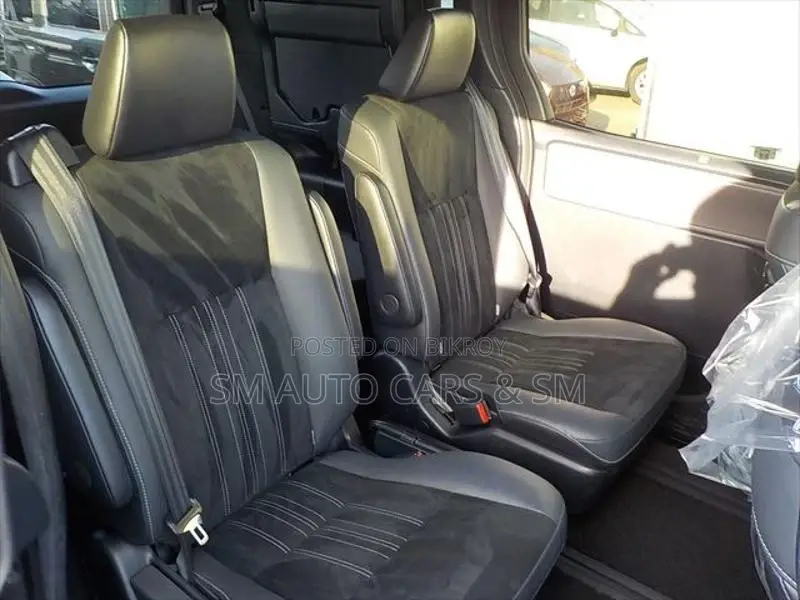 Toyota Esquire Hybrid Gi Premium 2021