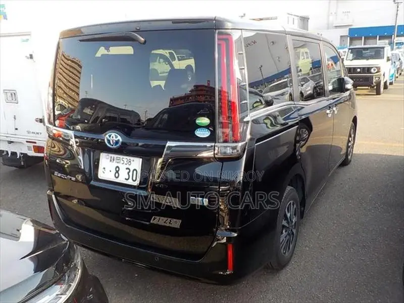 Toyota Esquire Hybrid Gi Premium 2021
