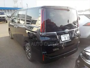 Toyota Esquire Hybrid Gi Premium 2021
