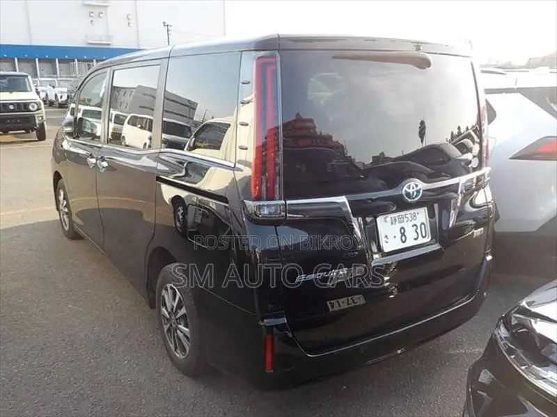 Toyota Esquire Hybrid Gi Premium 2021
