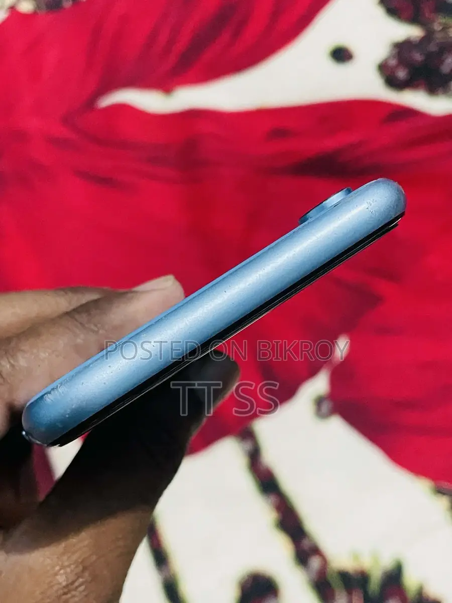 অ্যাপল আইফোন এক্সআর ৬৪জিবি (ব্যবহৃত)