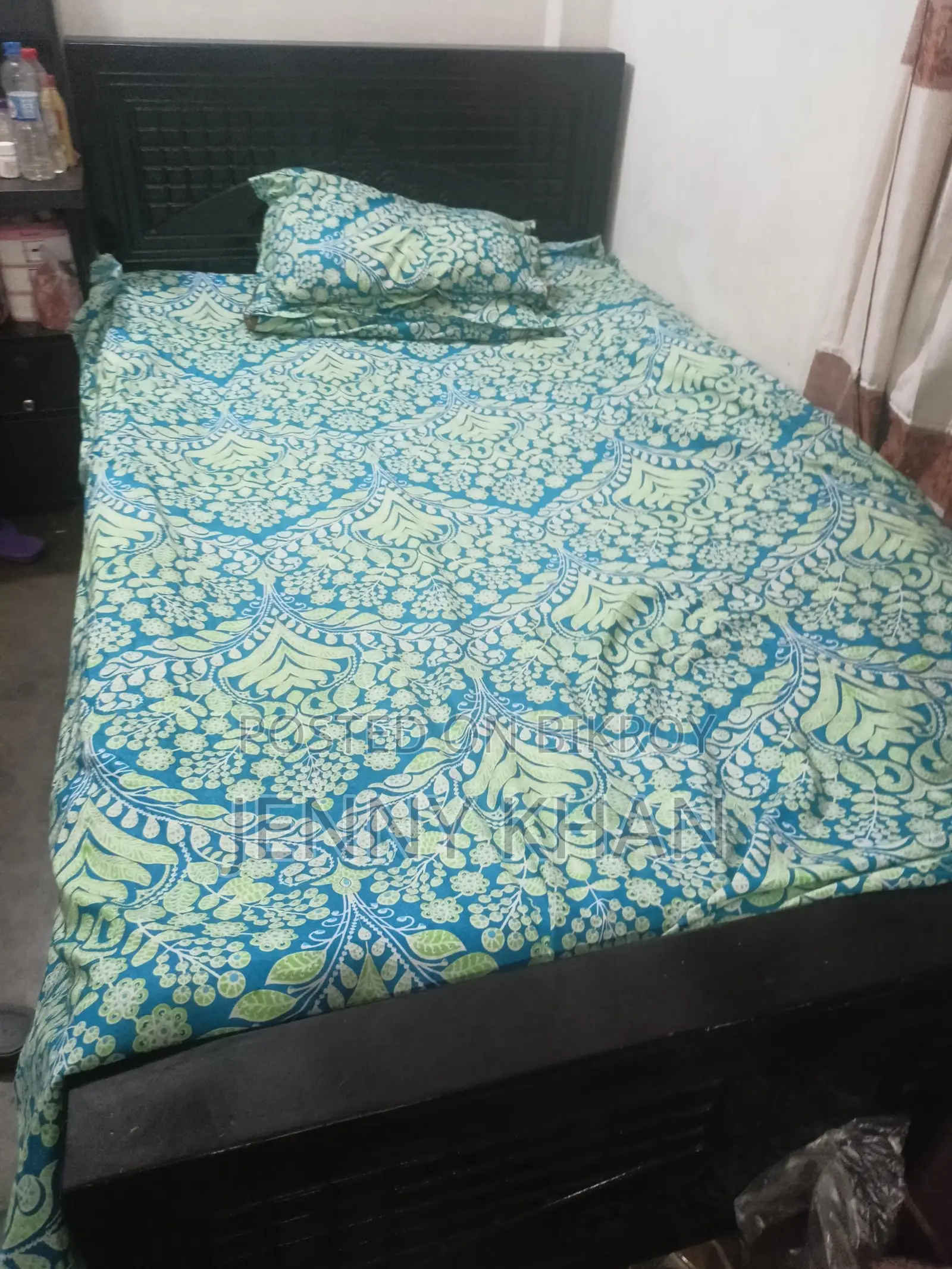 A bed for sale. 4/7 feet