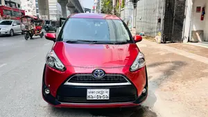 Toyota Sienta . 2017