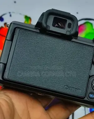 EOS M50 With EF-M 15-45mm IS STM Full