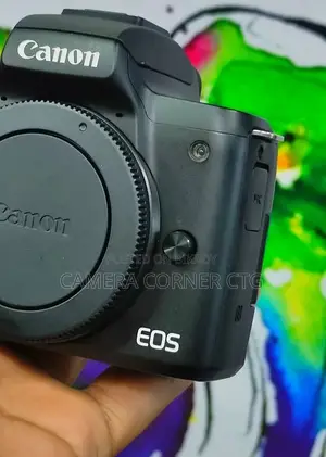 EOS M50 With EF-M 15-45mm IS STM Full