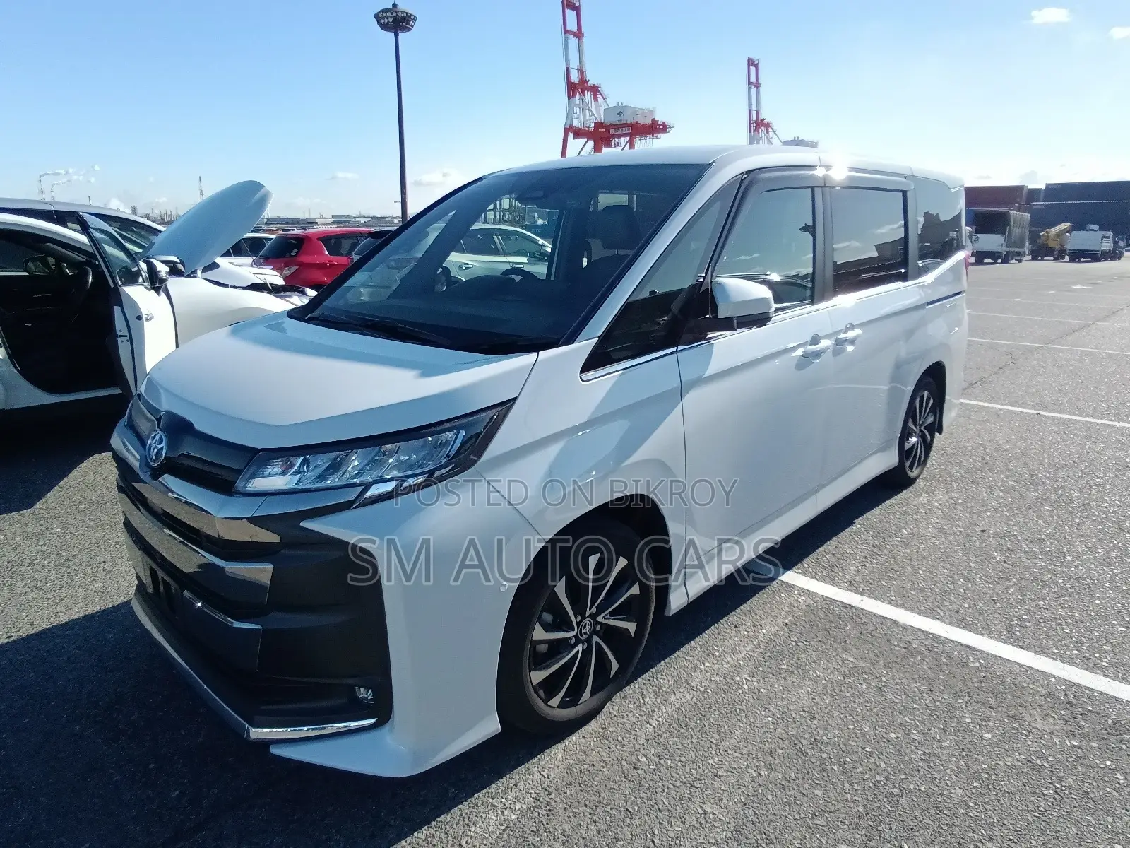 Toyota Noah Hybrid SZ Pearl New 2023