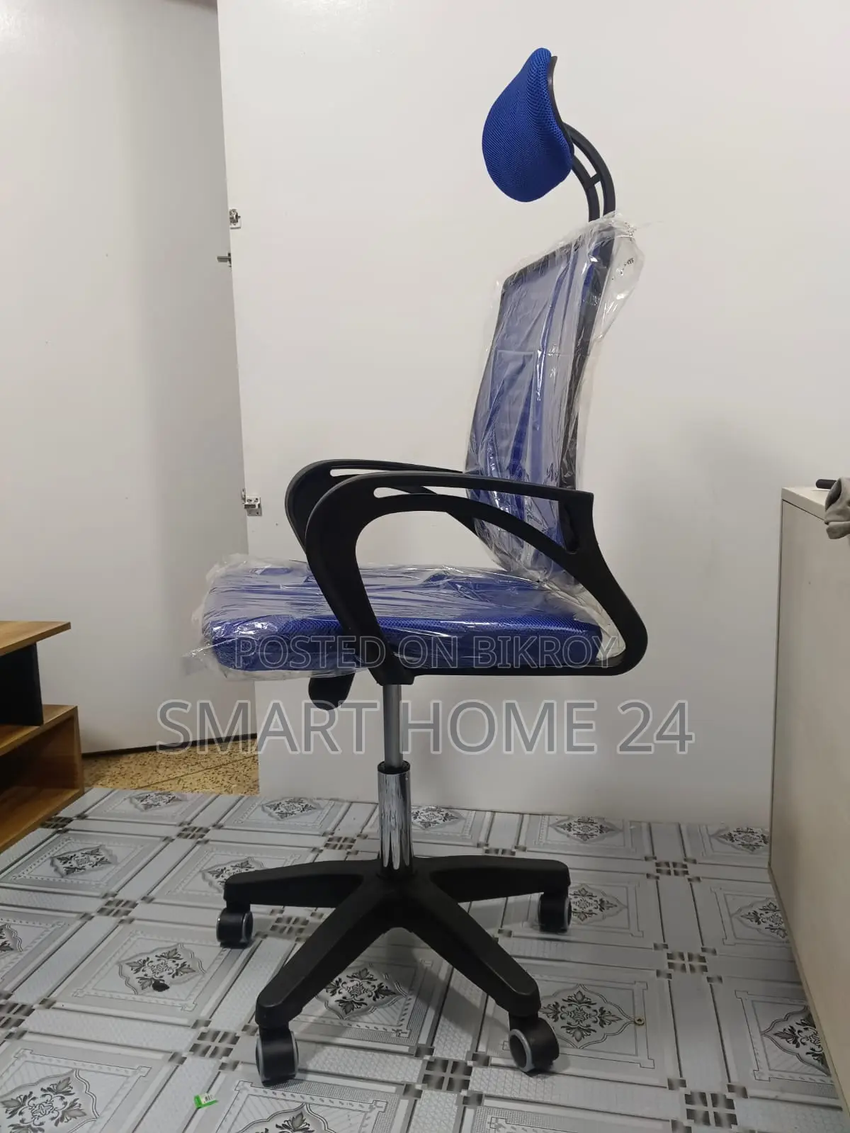 Ergonomic Mesh Office Chair with Headrest – Comfortable and Stylish
