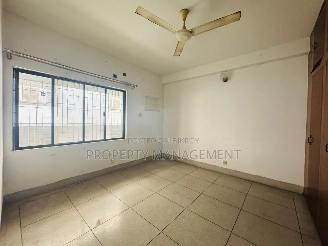 Office for rent 2500 sft nice apartment and good location
